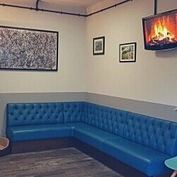 Shop /Barbershop / Hairdressing salon with a Clinic treatment Room attached Photo 2