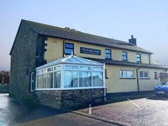 WEST WALES - WELL APPOINTED VILLAGE PUB & RESTAURANT Photo 1