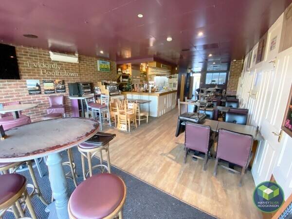 LICENSED BAR: BOOTHSTOWN: Photo 1