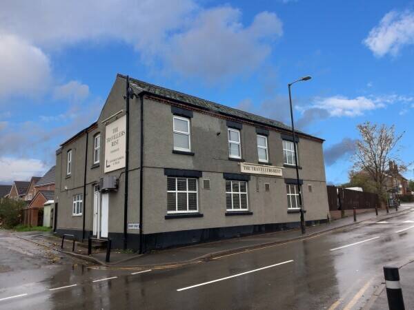 WARWICKSHIRE – WELL ESTABLISHED AND PROFITABLE TRADITIONAL WET LED COMMUNITY PUB ON EDGE OF BUSY TOW Photo 1