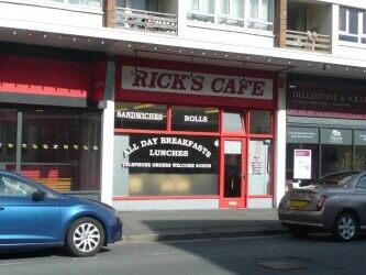BUSY CAFE IN BOGNOR REGIS, WEST SUSSEX Photo 1