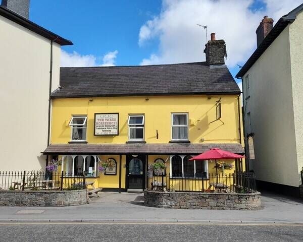 CARMARTHENSHIRE - FISH & CHIP TAKEAWAY & LICENSED RESTAURANT WITH NET PROFIT CIRCA £100,000 PER ANNU Photo 1