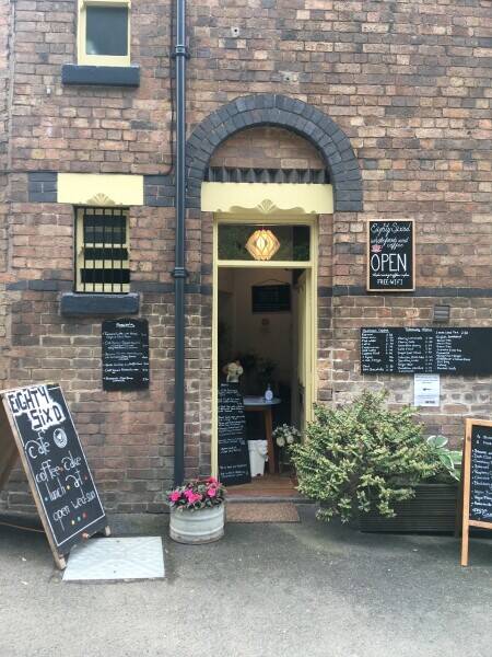 Vegetarian Cafe/Coffee Shop/Art Gallery Photo 2