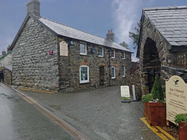 GWYNEDD – TRADITIONAL VILLAGE PUB RESTAURANT AND SHOP Photo 1