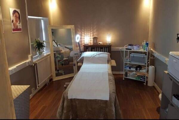 A  Super Tanning Studio in Coalville Leicestershire. 'For Sale'. Photo 1