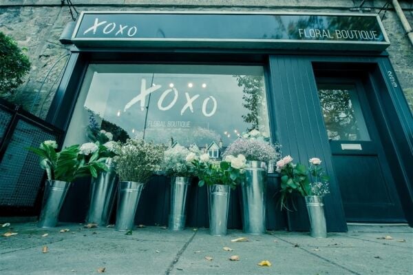CONTEMPORARY FLORIST AND WEDDING SUPPLIER CONTEMPORARY FLORIST AND WEDDING SUPPLIER