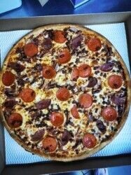 Busy Pizza takeaway for sale in the city of London. Busy Pizza takeaway for sale in the city of London.