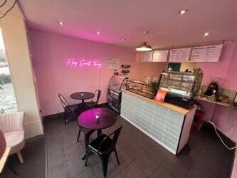 Busy little cafe/bakery with large online customer base and great location