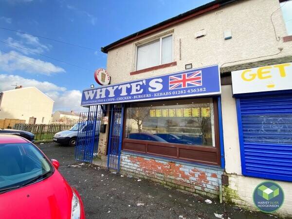TRADITIONAL FISH & CHIPS: BURNLEY: Photo 1