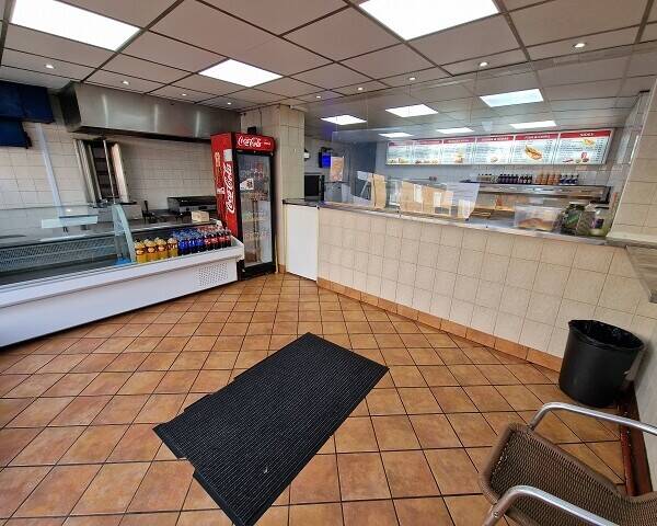 FISH & CHIP TAKEAWAY + 1-BED FLAT Photo 1