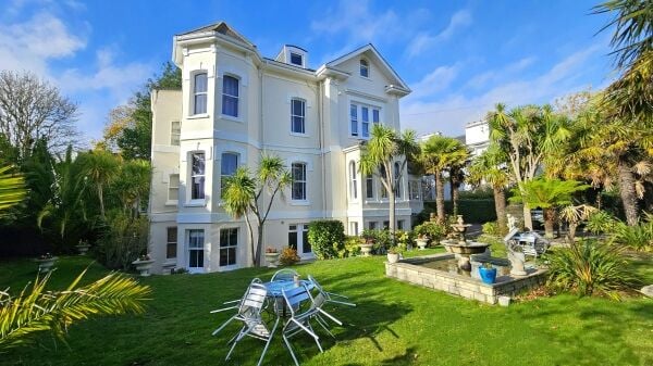 Refurbished and profitable 19 bedroom (all en-suite) limited service accommodation business on Bournemouth's renowned West Cliff Refurbished and profitable 19 bedroom (all en-suite) limited service accommodation business on Bournemouth's renowned West Cliff