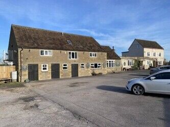WILTSHIRE - MAIN ROAD COUNTRY FREE HOUSE Photo 1