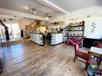 BAR/OFF LICENCE : MOSSLEY HILL : Photo 1