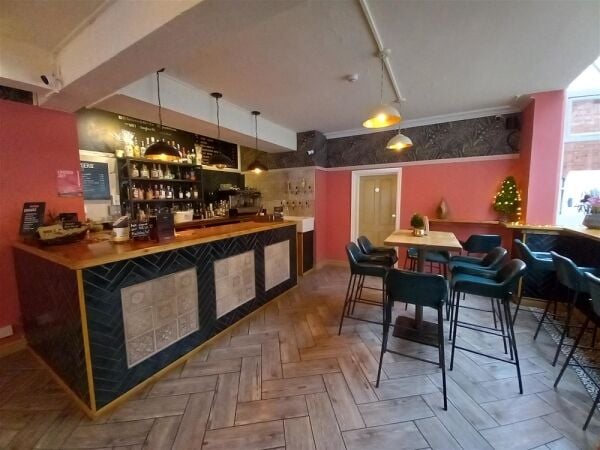 Licenced Trade, Pubs & Clubs For Sale in Newcastle Under Lyme Photo 1