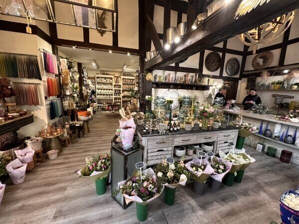 BEAUTIFULLY PRESENTED FLORIST, HOMEWARE & INTERIORS SHOP  PRIME HIGH STREET LOCATION  MID SUSSEX VIL Photo 1