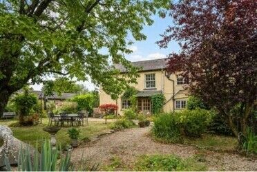 Stunning 6 bedroom home - Caravan and Camping site - Wiltshire Photo 1