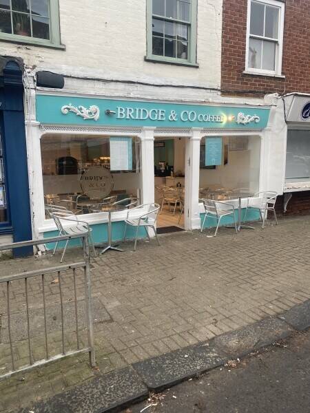 Coffee Shop in Chertsey for sale Photo 1