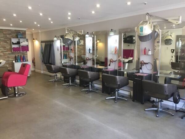 Popular And Busy Hair And Beauty Salon Near The Centre of Erith Photo 1