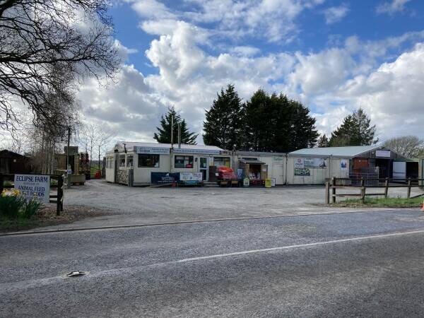 This is an excellent opportunity to acquire a well-established, animal feed and pet food retailer Photo 1