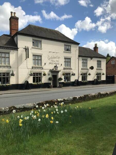 SOUTH STAFFORDSHIRE - OUTSTANDING VILLAGE FREEHOUSE Photo 1
