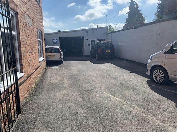 WELL REVIEWED LEASEHOLD MOT GARAGE SERVICES - DERBYSHIRE Photo 1