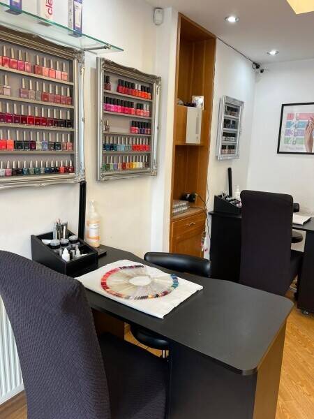 Thriving and Stylish Beauty Salon for Sale in South Ruislip, London Photo 1