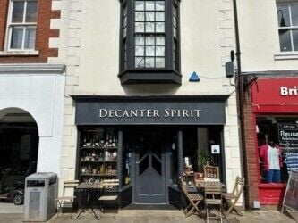 Leasehold Drinks Store & Bar Located In Bromsgrove Town Centre Photo 1