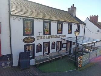 CUMBRIA – QUAYSIDE FREE HOUSE LOCATED IN WESTERN LAKES WITH STRONG NET PROFITS