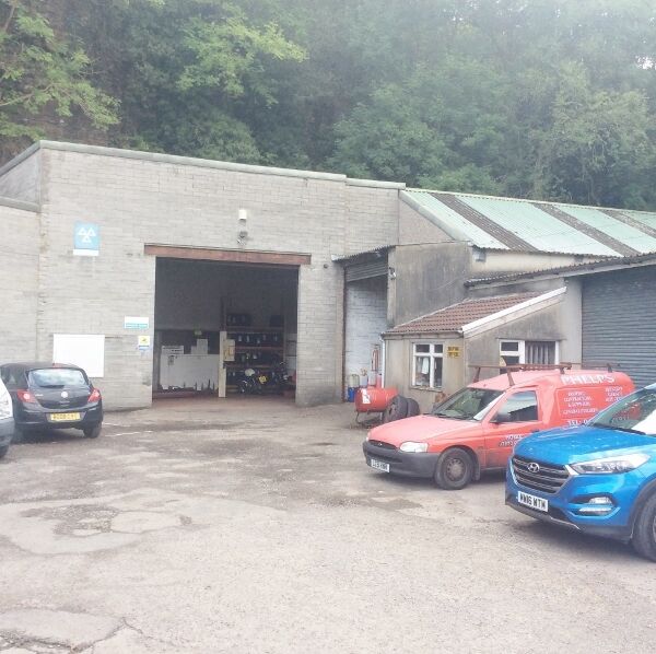 Long Established and Highly Reputable Garage/MOT Centre Photo 1