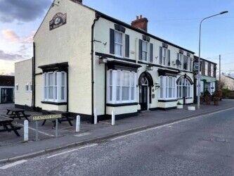 LINCOLNSHIRE - RENOVATED FOUR BEDROOM PUB WITH STUNNING PRIVATE ACCOMODATION Photo 1