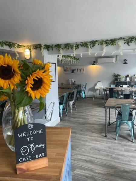 Cafe Bar for Sale in Pangbourne, Berkshire Photo 1