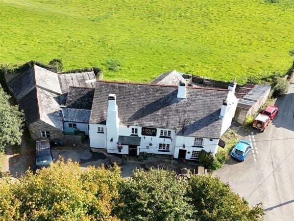 Charming South Devon Inn in the heart of the Village For Sale in Newton Abbot Photo 1