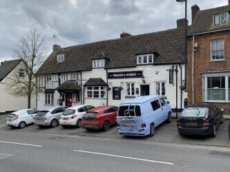 WILTSHIRE - CHARACTER TOWN CENTRE PUBLIC HOUSE Photo 1