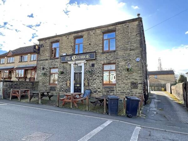 WEST YORKSHIRE - PUB IN POPULAR MARKET TOWN Photo 1