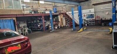 Autovehicle repair garage in Doncaster, Thorne.