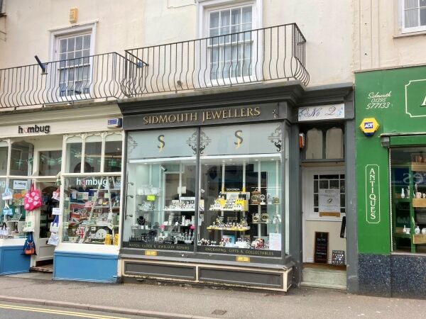GIFT, JEWELLERY/JEWELLERY REPAIRS & TROPHY ENGRAVING Photo 1