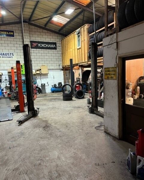LONG ESTABLISHED, HIGHLY SUCCESFUL, VEHICLE REPAIR & SERVICE CENTRE BETWEEN SOUTHAMPTON & BOURNEMOUTH LONG ESTABLISHED, HIGHLY SUCCESFUL, VEHICLE REPAIR & SERVICE CENTRE BETWEEN SOUTHAMPTON & BOURNEMOUTH