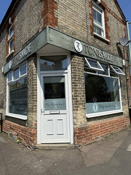 Established Hairdresser In The Famous Horse Racing Town Of Newmarket Photo 1