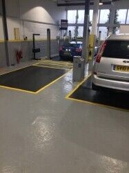 Mot & car servicing Centre in one of the most prominent and busy location Photo 1