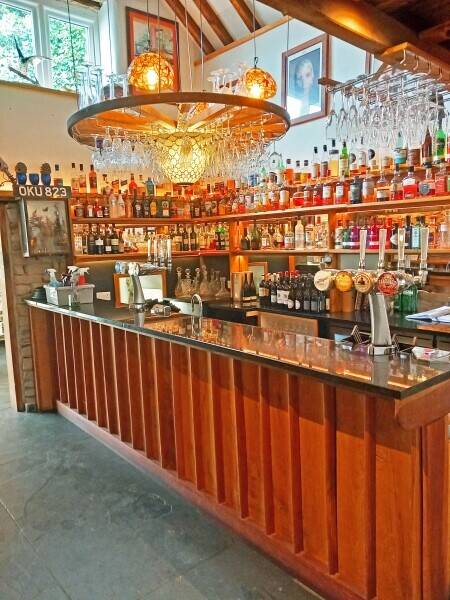 SHROPSHIRE - COUNTRY INN APPOINTED TO AN EXCELLENT CONDITION THROUGHOUT AND LOCATED IN AFFLUENT AREA SHROPSHIRE - COUNTRY INN APPOINTED TO AN EXCELLENT CONDITION THROUGHOUT AND LOCATED IN AFFLUENT AREA