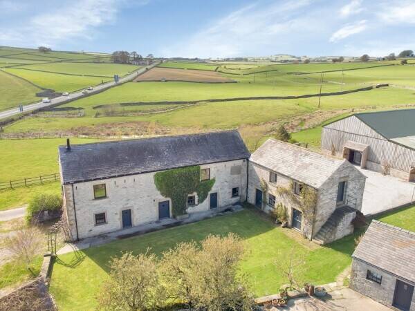 Peak District Holiday Barn with Wedding Venue Photo 1