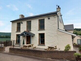 MONMOUTHSHIRE - ROADSIDE VILLAGE INN WITH 44 PITCH CARAVAN AND CAMPSITE Photo 1