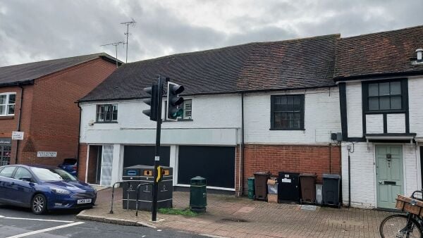 Vacant Retail Unit: High Street, Redbourn Photo 1