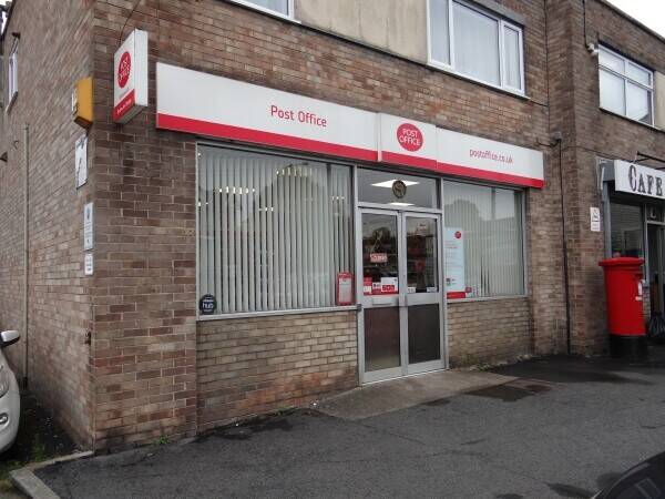 Mains Lease Lock-Up PO within busy residential suburb Photo 1