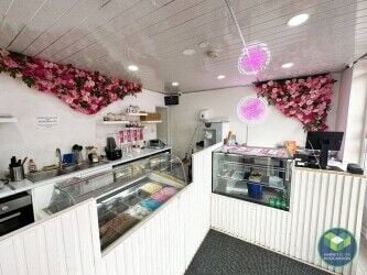 DESSERT PARLOUR: ECCLES: Photo 1