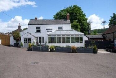 GLOUCESTERSHIRE - BUSY VILLAGE FREEHOUSE Photo 1