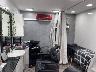 Beauty Saloon on Ilford lane , fully running and furnished, very cheap on rent and cheap premium