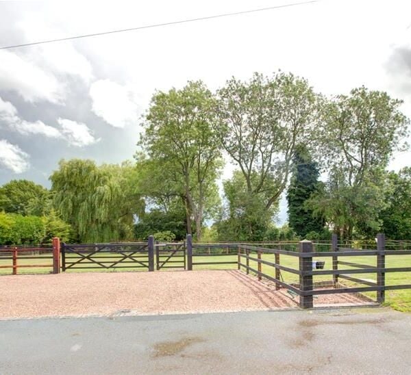 Kennels & Cattery - Worcestershire Photo 1
