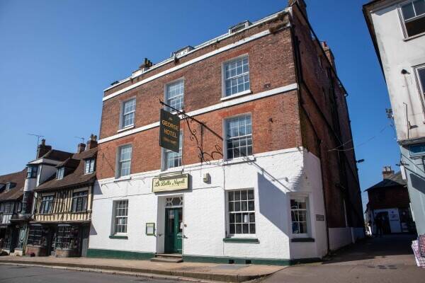 EAST SUSSEX - 23 BEDROOM HOTEL IN TOURIST HOTSPOT Photo 1