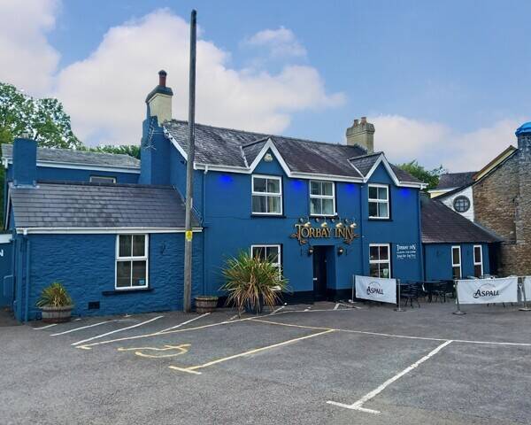 CARMARTHENSHIRE - TORBAY INN, LLANDEILO - WELL APPOINTED COTTAGE STYLE PUBLIC HOUSE Photo 1